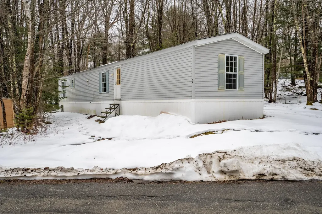 54 Squire Court Winthrop ME 04364