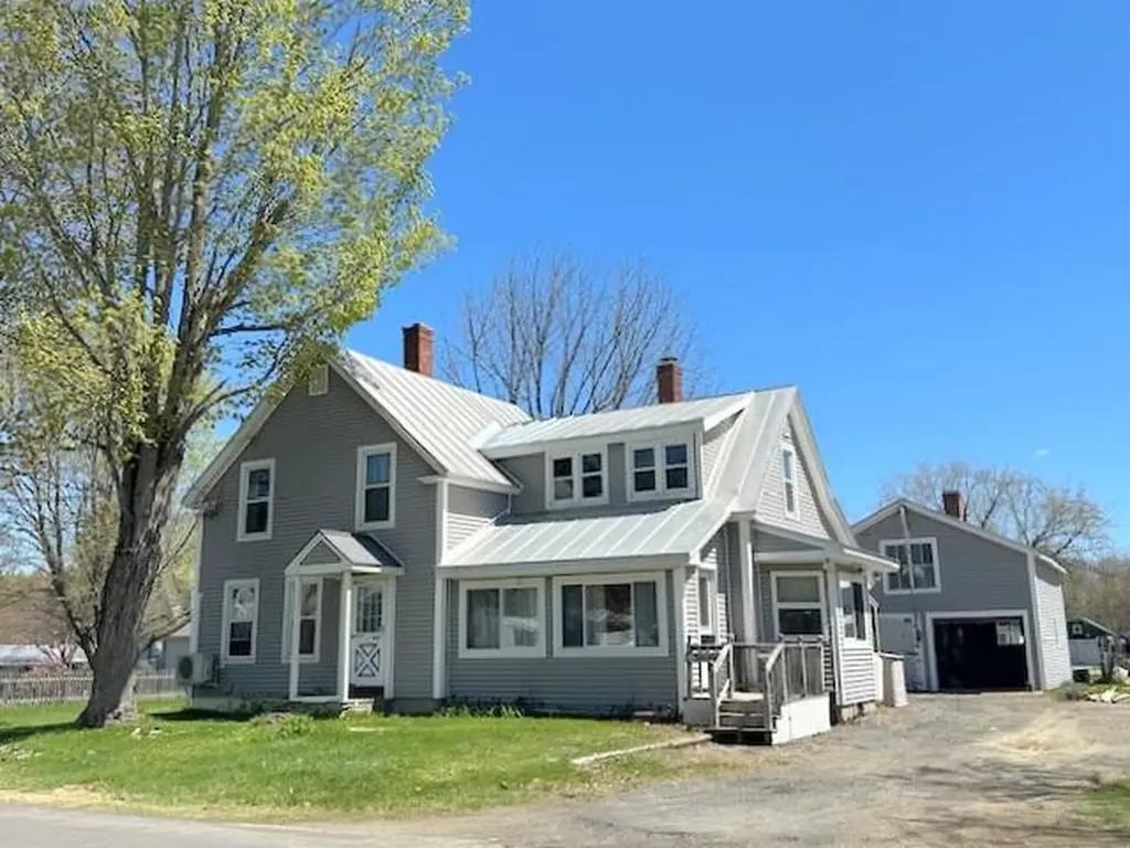 17 Spring Street Madison ME 04950