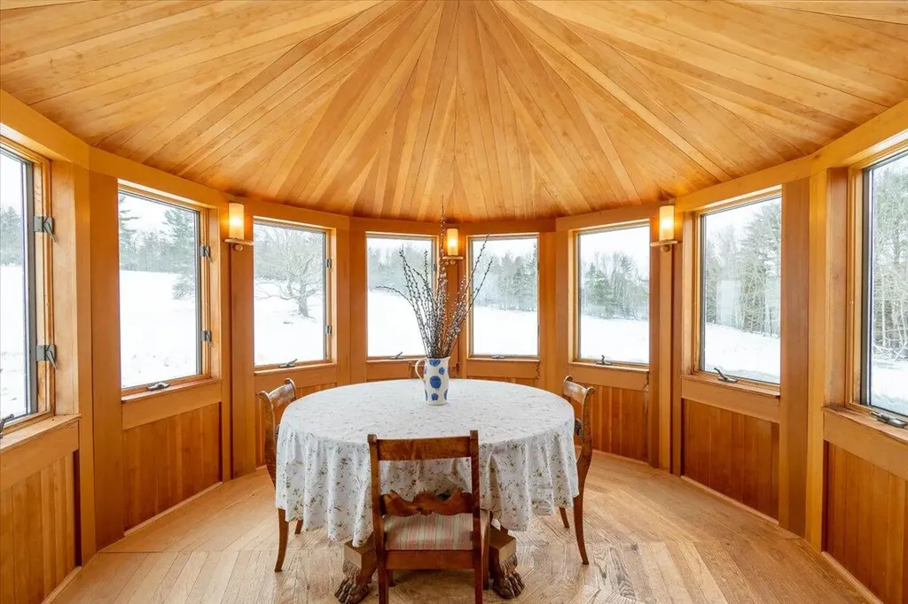 15 Old County Road Washington ME 04574