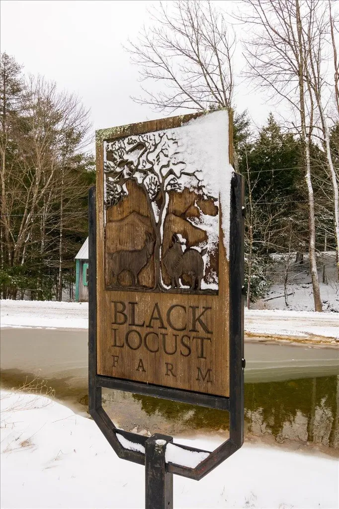 15 Old County Road Washington ME 04574