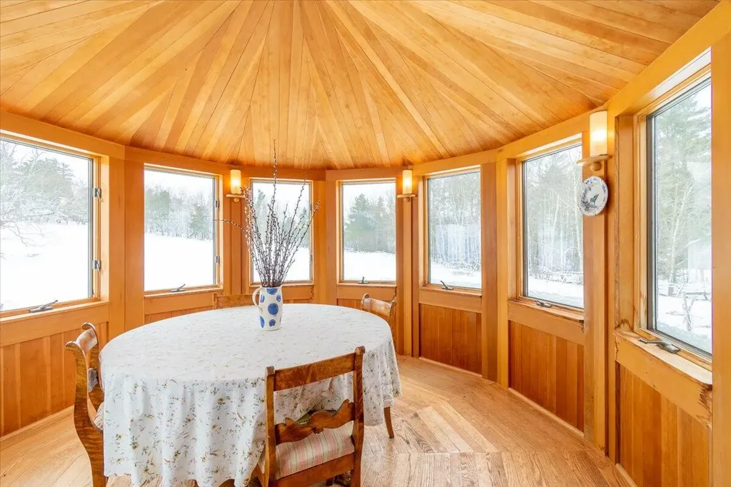 15 Old County Road Washington ME 04574