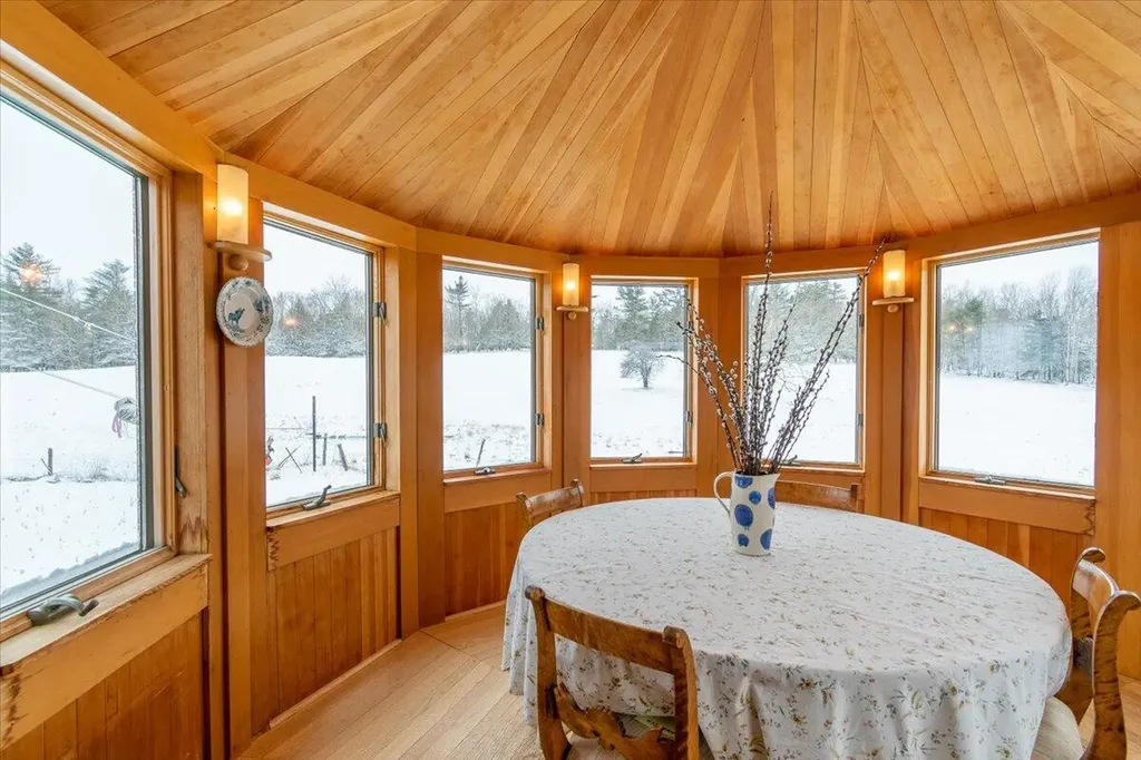 15 Old County Road Washington ME 04574