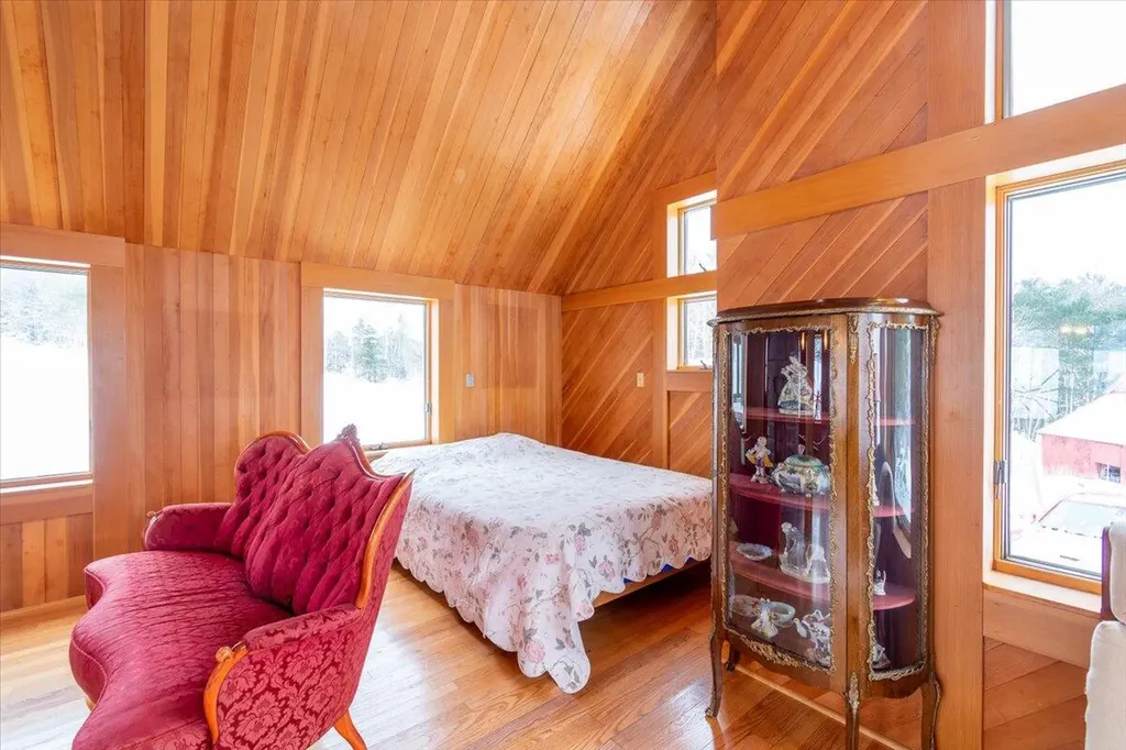 15 Old County Road Washington ME 04574