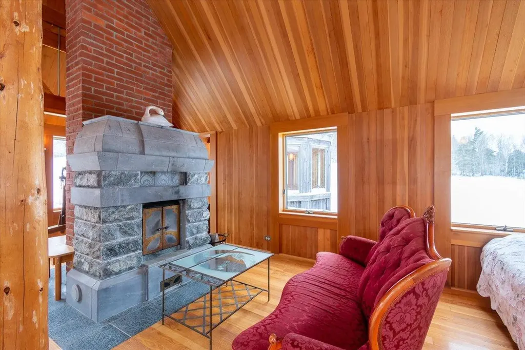15 Old County Road Washington ME 04574