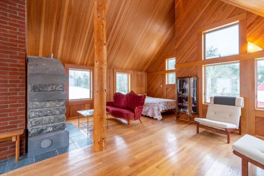 15 Old County Road Washington ME 04574