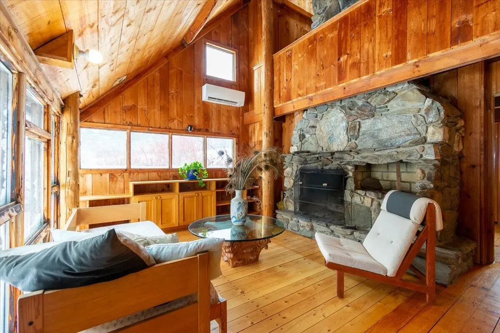 15 Old County Road Washington ME 04574