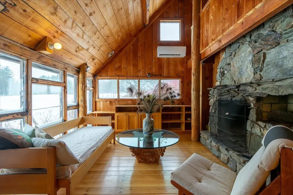 15 Old County Road Washington ME 04574