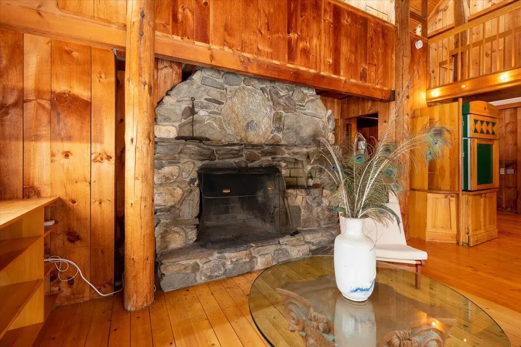 15 Old County Road Washington ME 04574