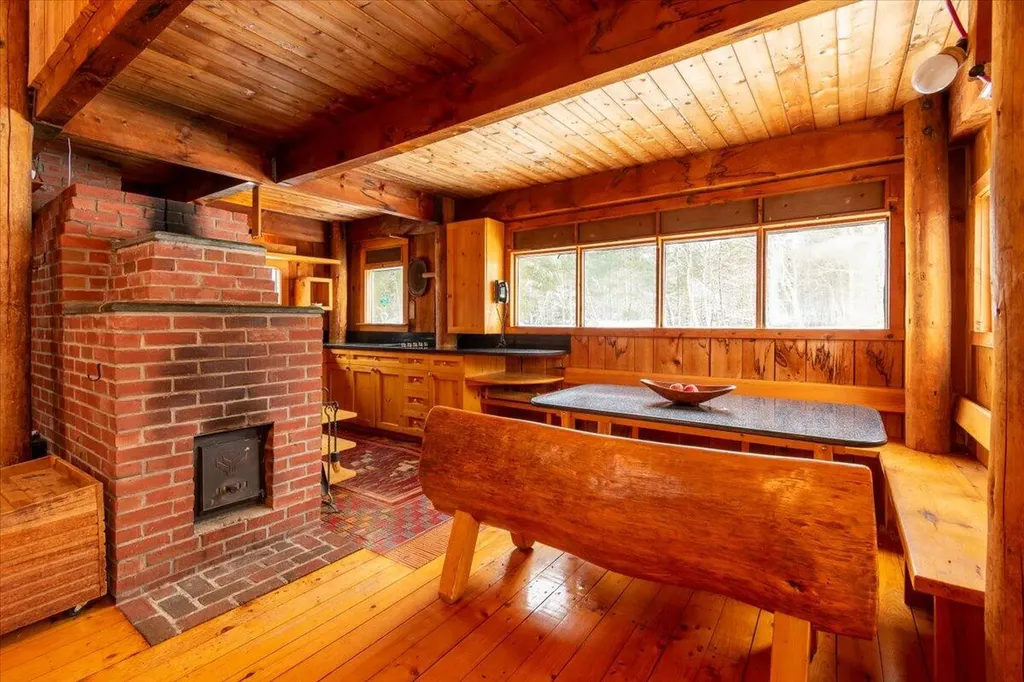 15 Old County Road Washington ME 04574