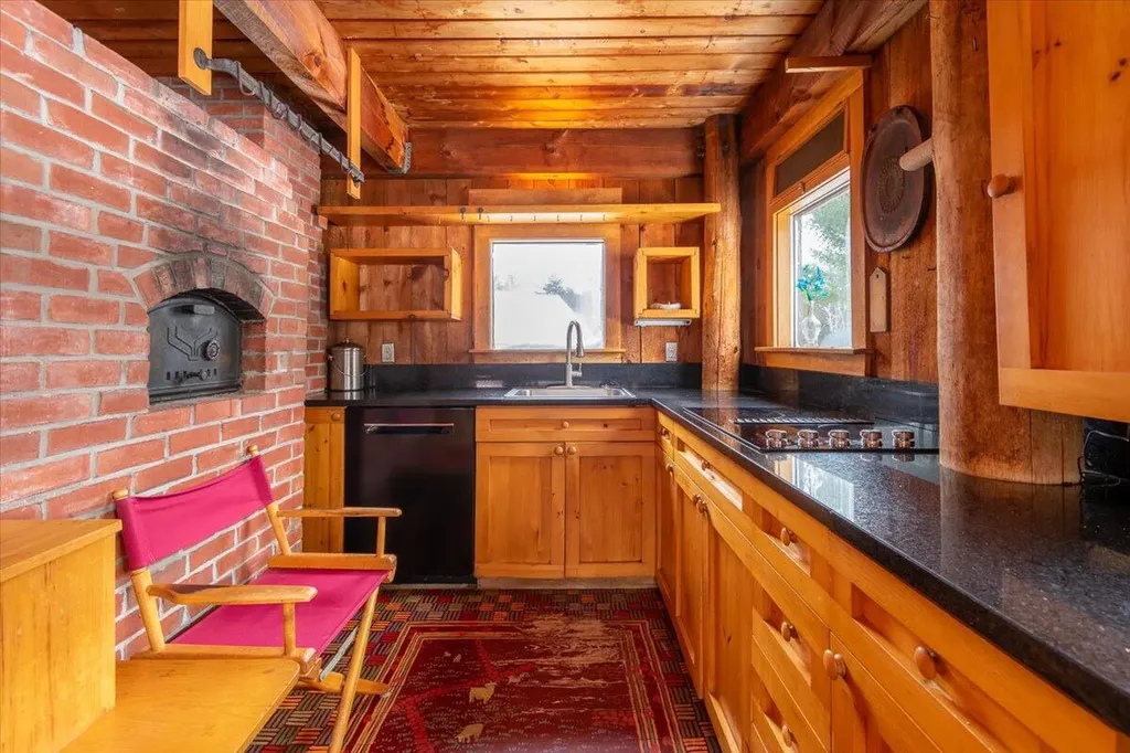 15 Old County Road Washington ME 04574