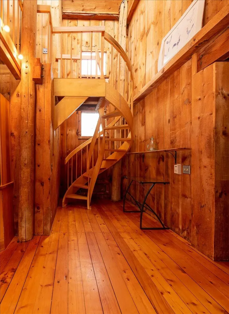 15 Old County Road Washington ME 04574
