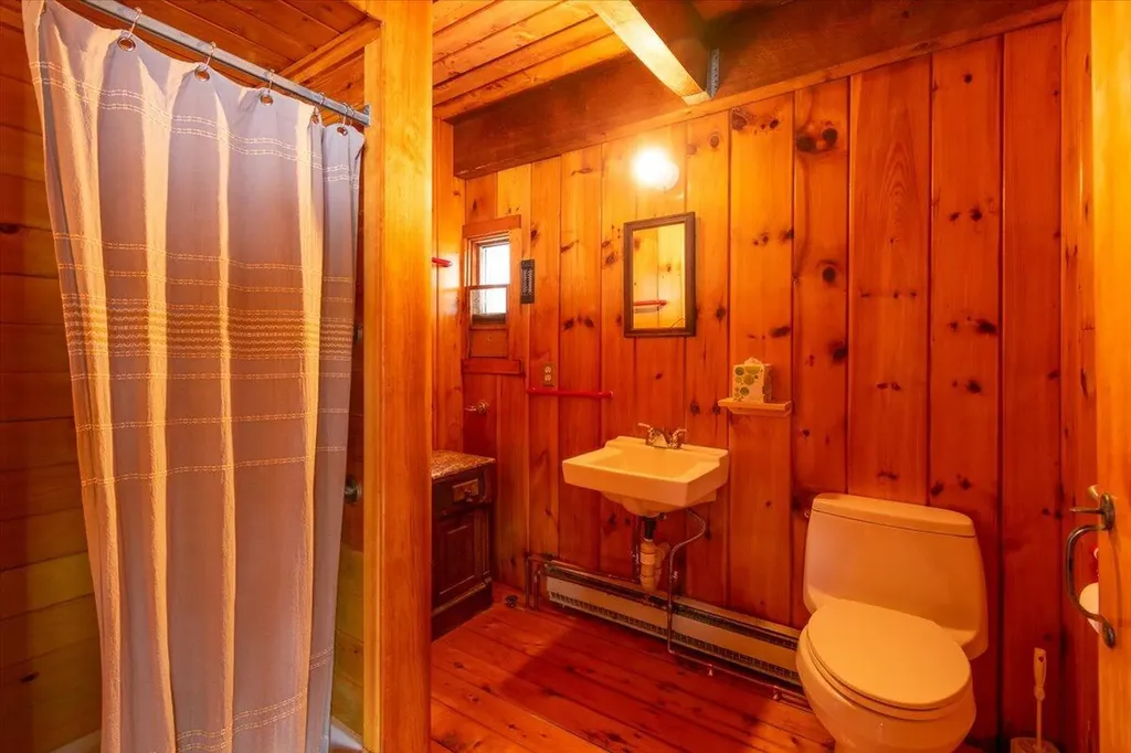 15 Old County Road Washington ME 04574