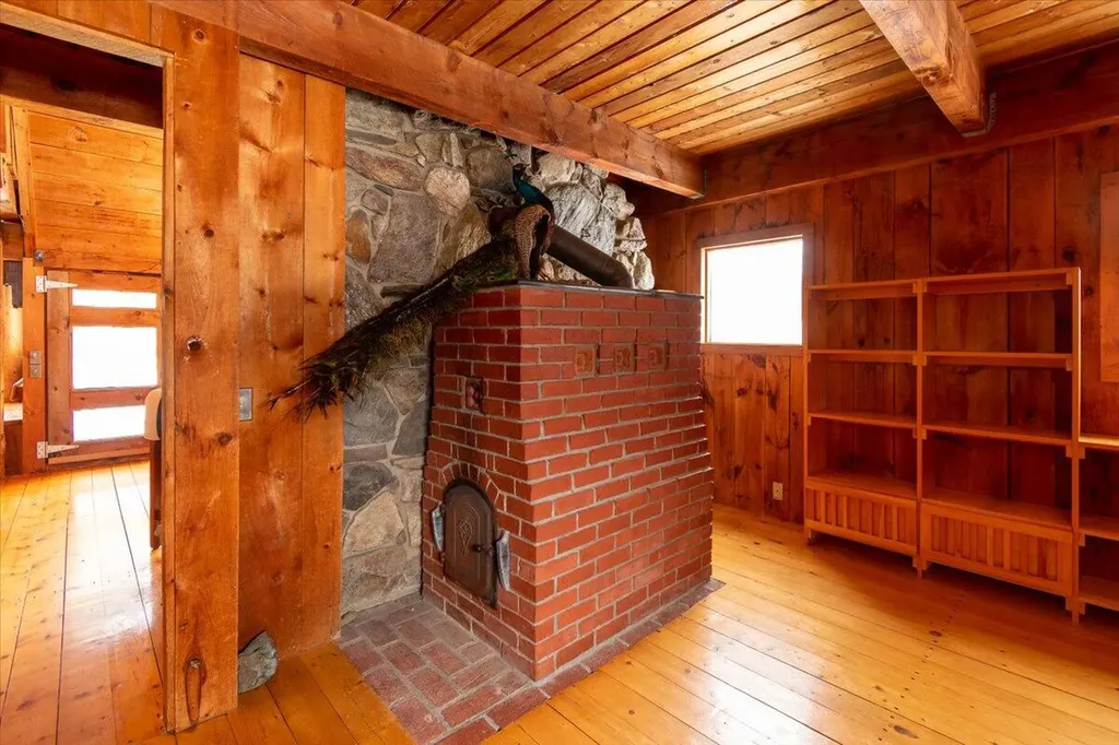 15 Old County Road Washington ME 04574