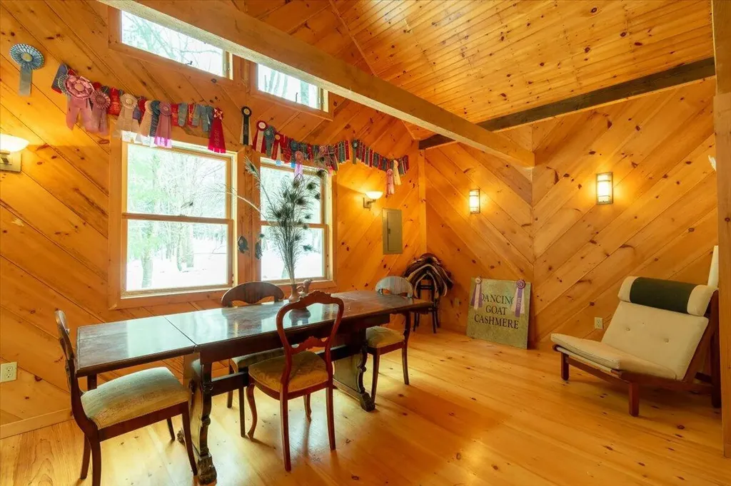 15 Old County Road Washington ME 04574