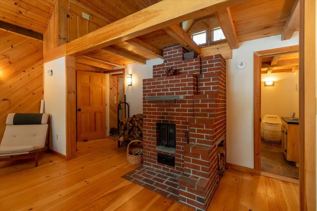 15 Old County Road Washington ME 04574
