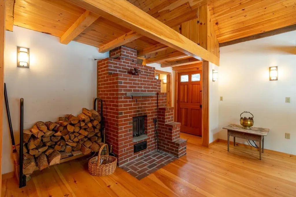 15 Old County Road Washington ME 04574