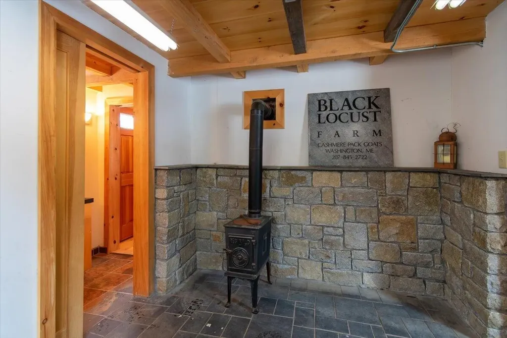15 Old County Road Washington ME 04574