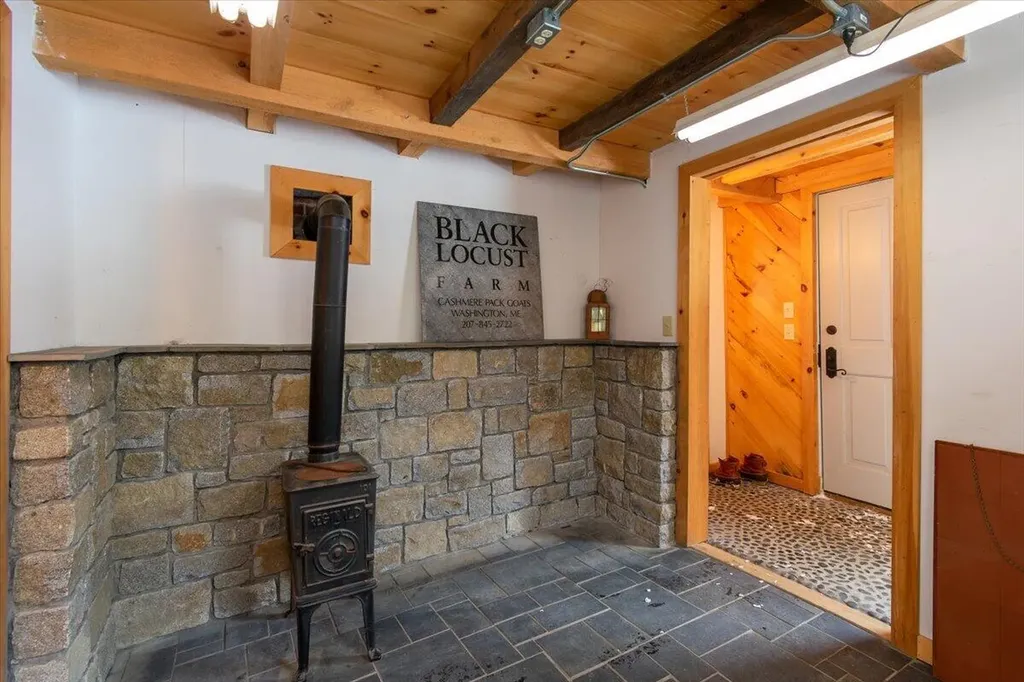 15 Old County Road Washington ME 04574