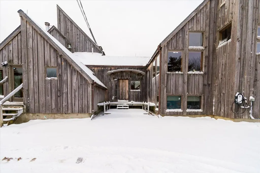15 Old County Road Washington ME 04574