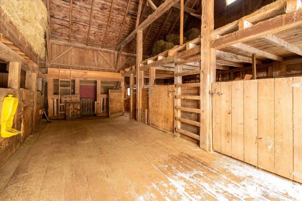 15 Old County Road Washington ME 04574