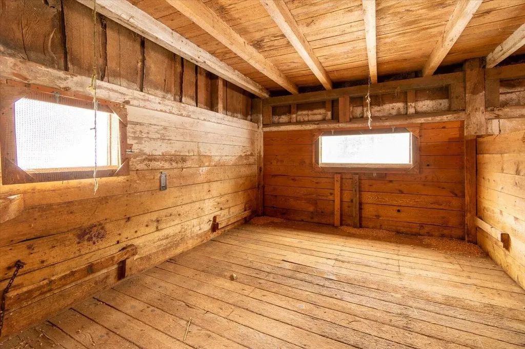 15 Old County Road Washington ME 04574