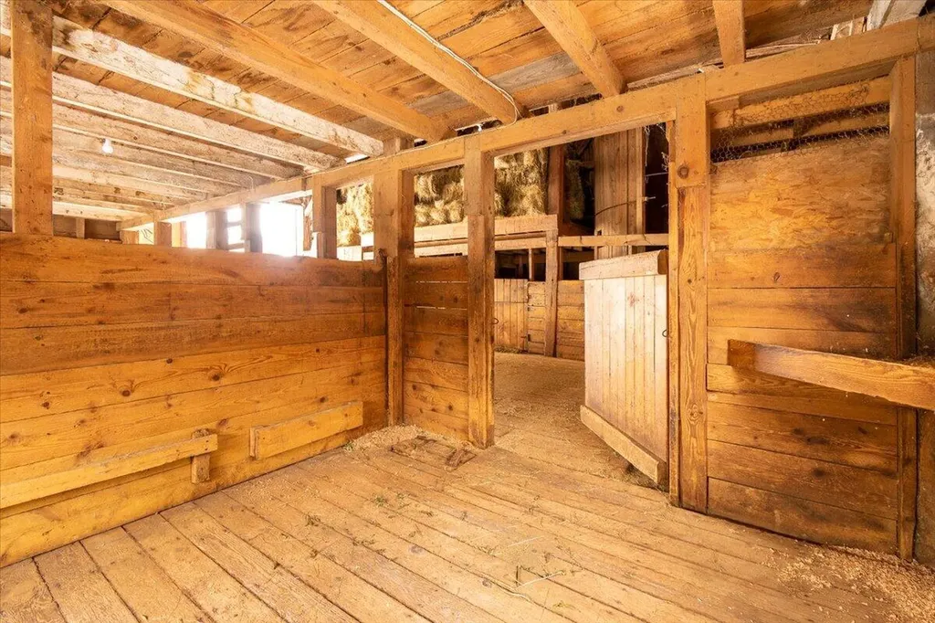 15 Old County Road Washington ME 04574