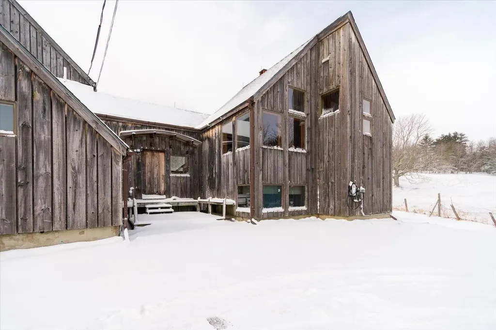 15 Old County Road Washington ME 04574