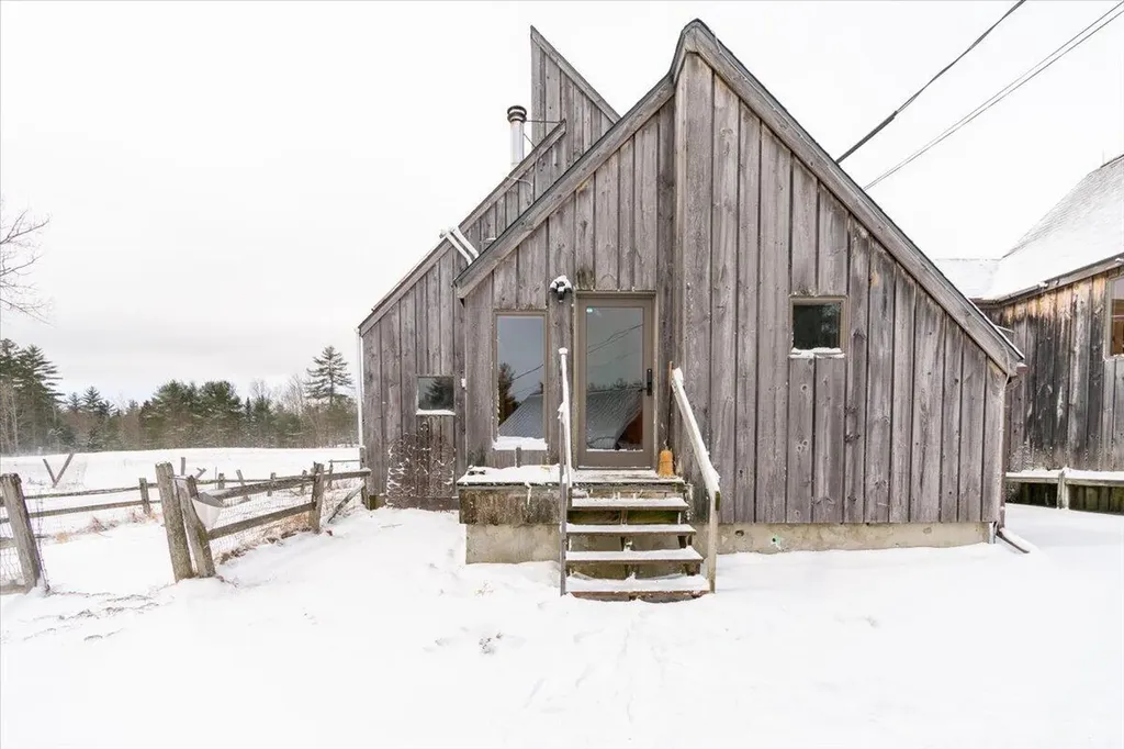 15 Old County Road Washington ME 04574