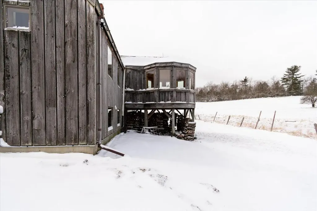 15 Old County Road Washington ME 04574