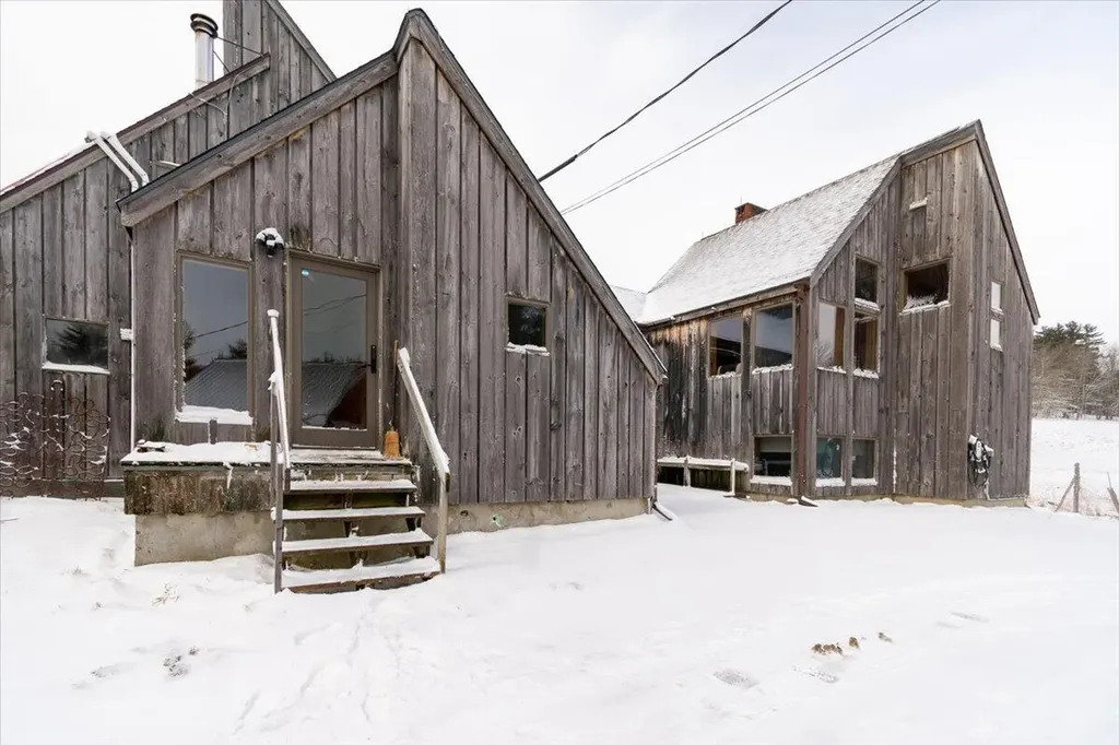 15 Old County Road Washington ME 04574