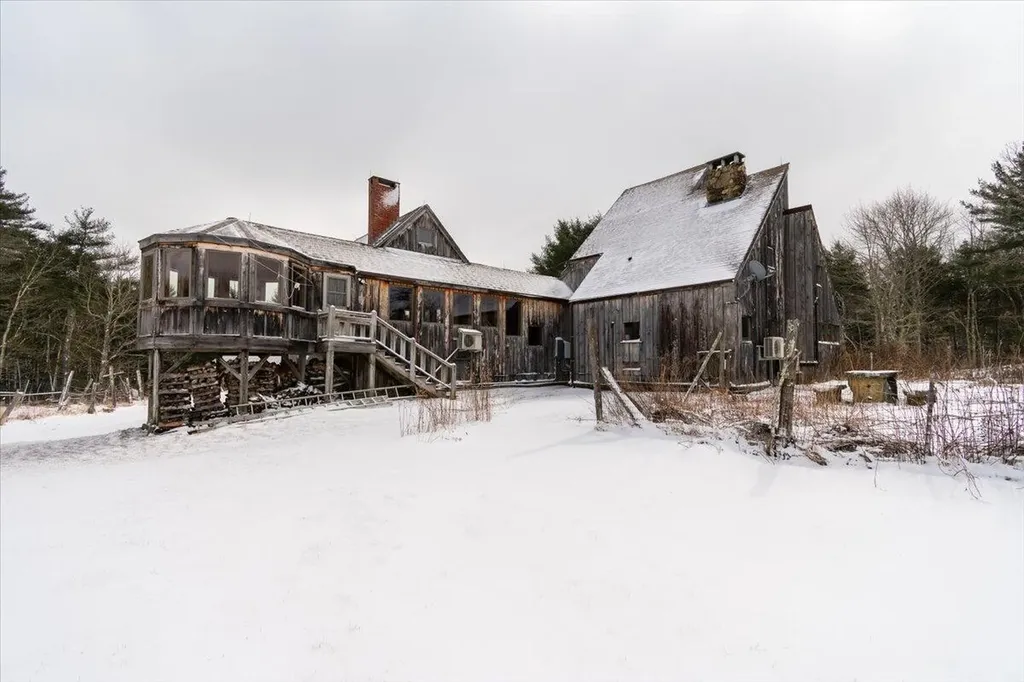 15 Old County Road Washington ME 04574