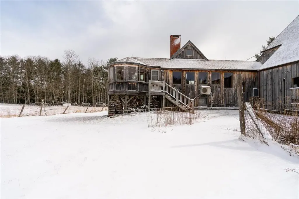 15 Old County Road Washington ME 04574