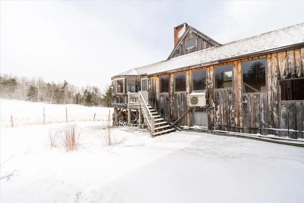 15 Old County Road Washington ME 04574