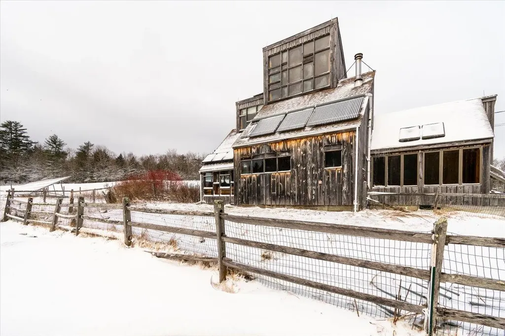 15 Old County Road Washington ME 04574