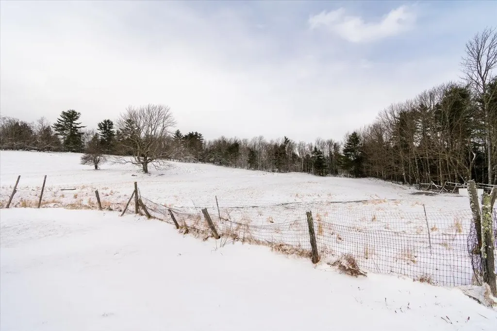 15 Old County Road Washington ME 04574
