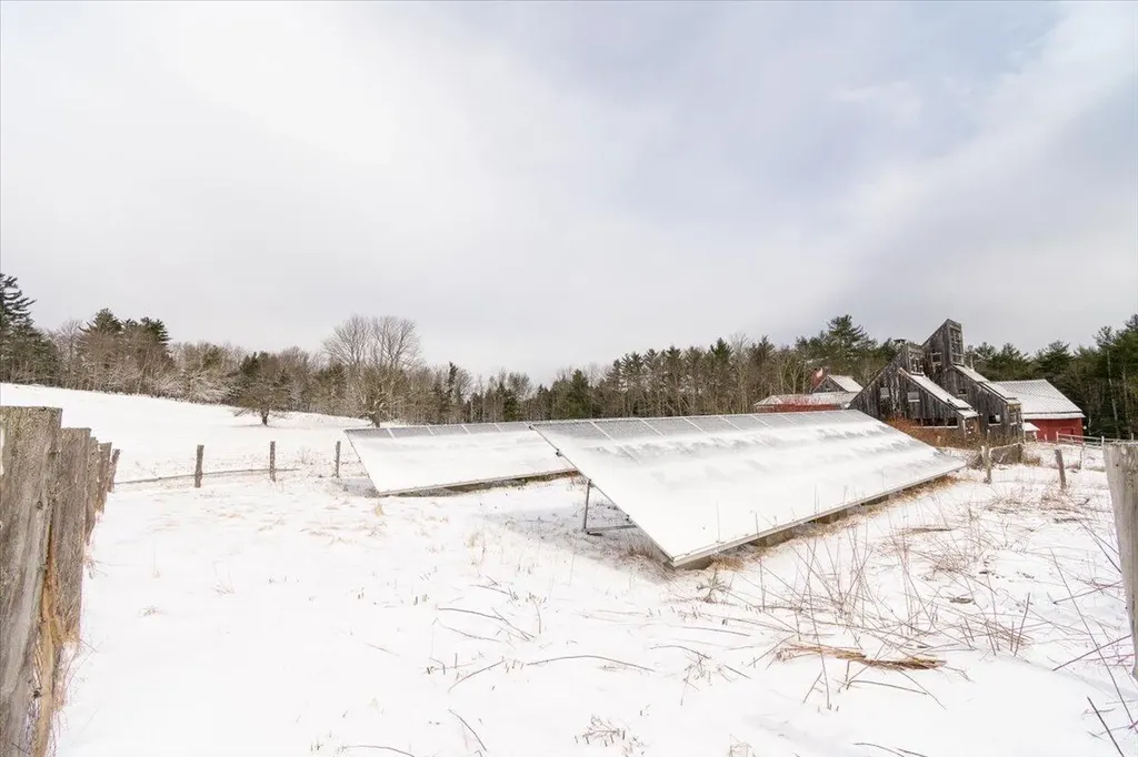 15 Old County Road Washington ME 04574