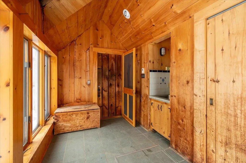 15 Old County Road Washington ME 04574