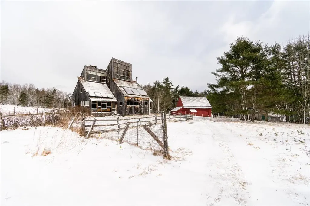 15 Old County Road Washington ME 04574