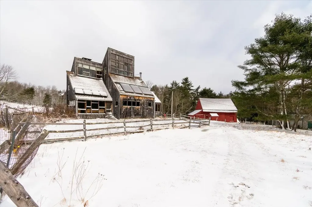 15 Old County Road Washington ME 04574