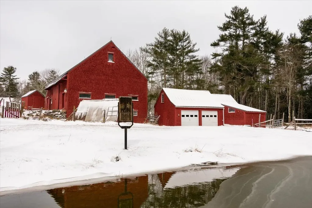 15 Old County Road Washington ME 04574