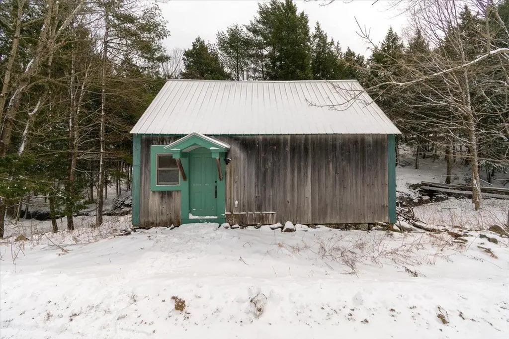 15 Old County Road Washington ME 04574