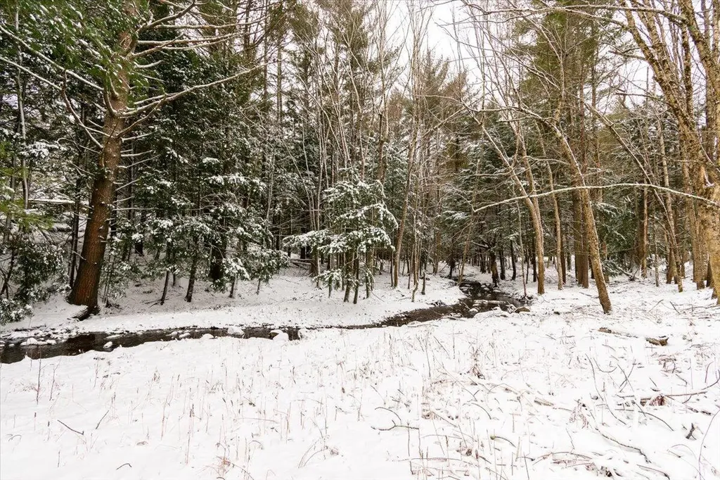15 Old County Road Washington ME 04574