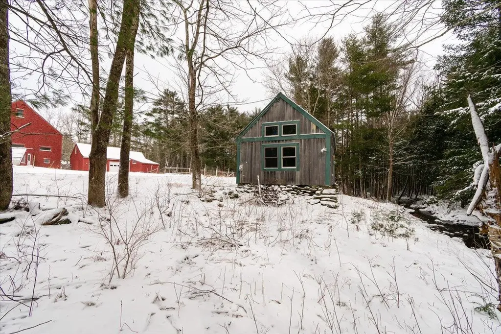 15 Old County Road Washington ME 04574