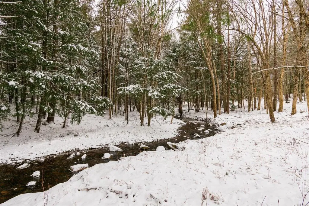 15 Old County Road Washington ME 04574