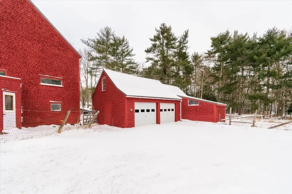 15 Old County Road Washington ME 04574