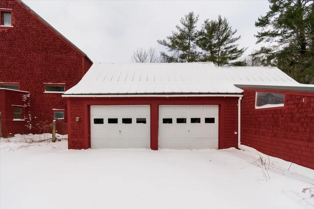 15 Old County Road Washington ME 04574