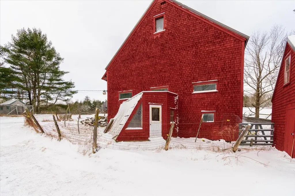 15 Old County Road Washington ME 04574