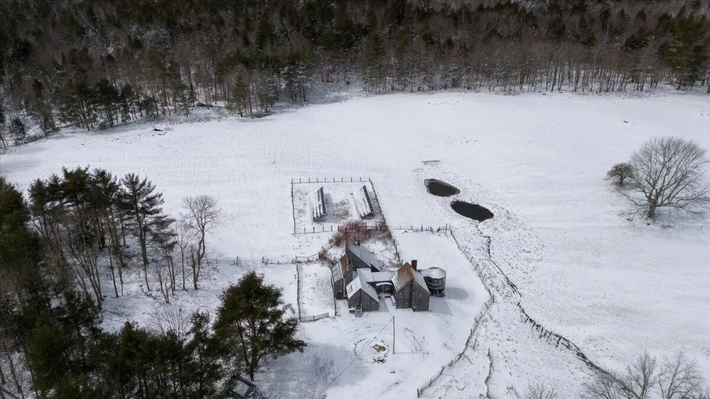 15 Old County Road Washington ME 04574