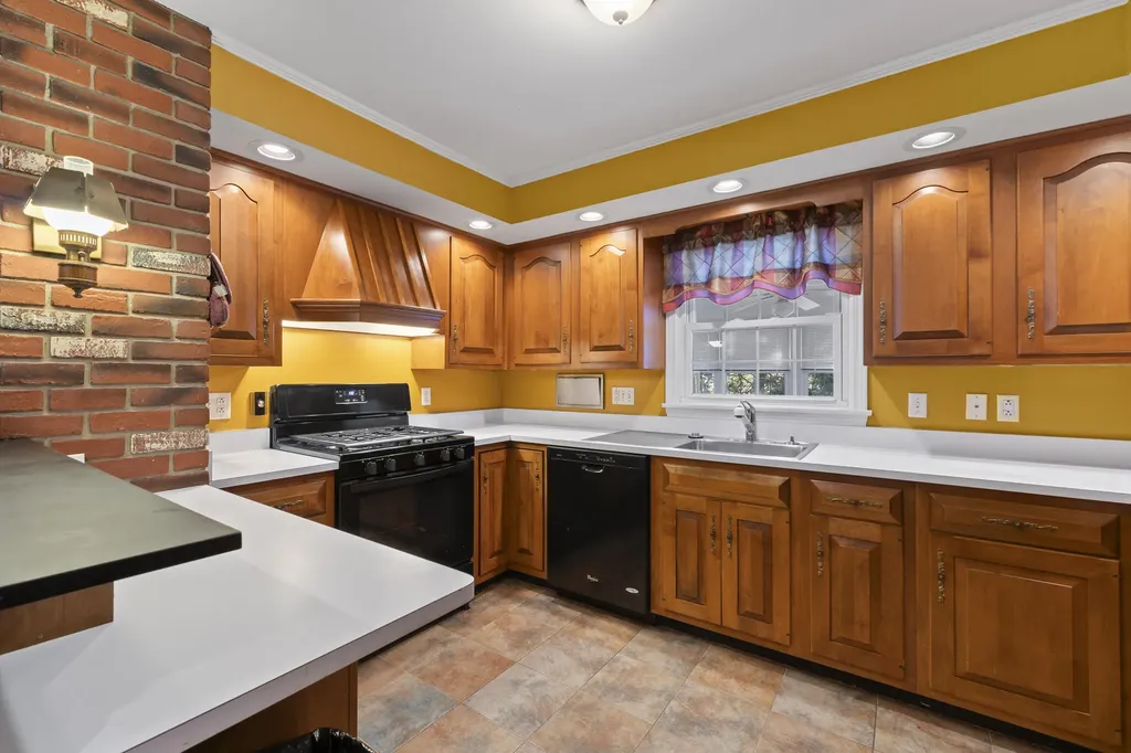 1106 Main Street Lewiston ME 04240