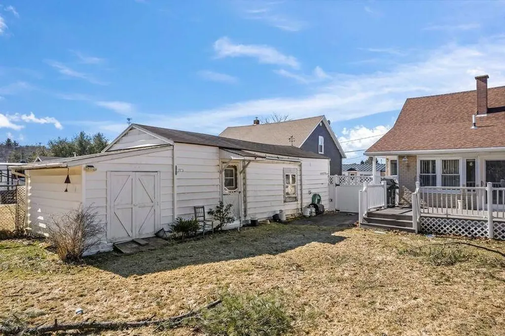 27 Drew Street Lewiston ME 04240